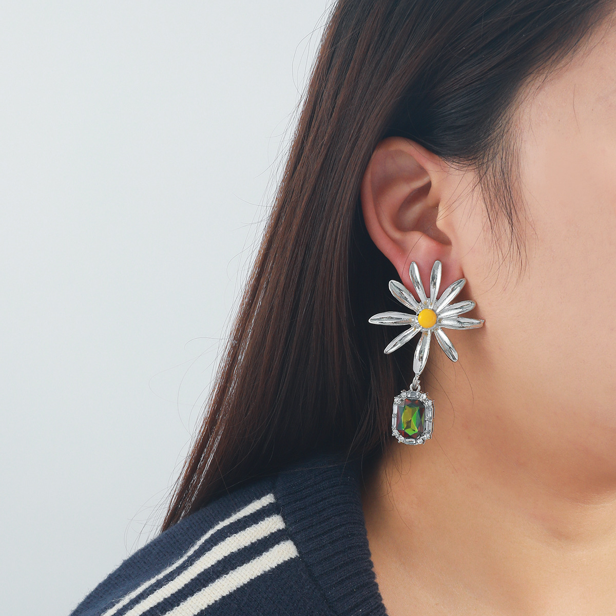 新款金属雏菊花朵水钻吊坠气质夸张女士耳环欧美跨境批发 earring