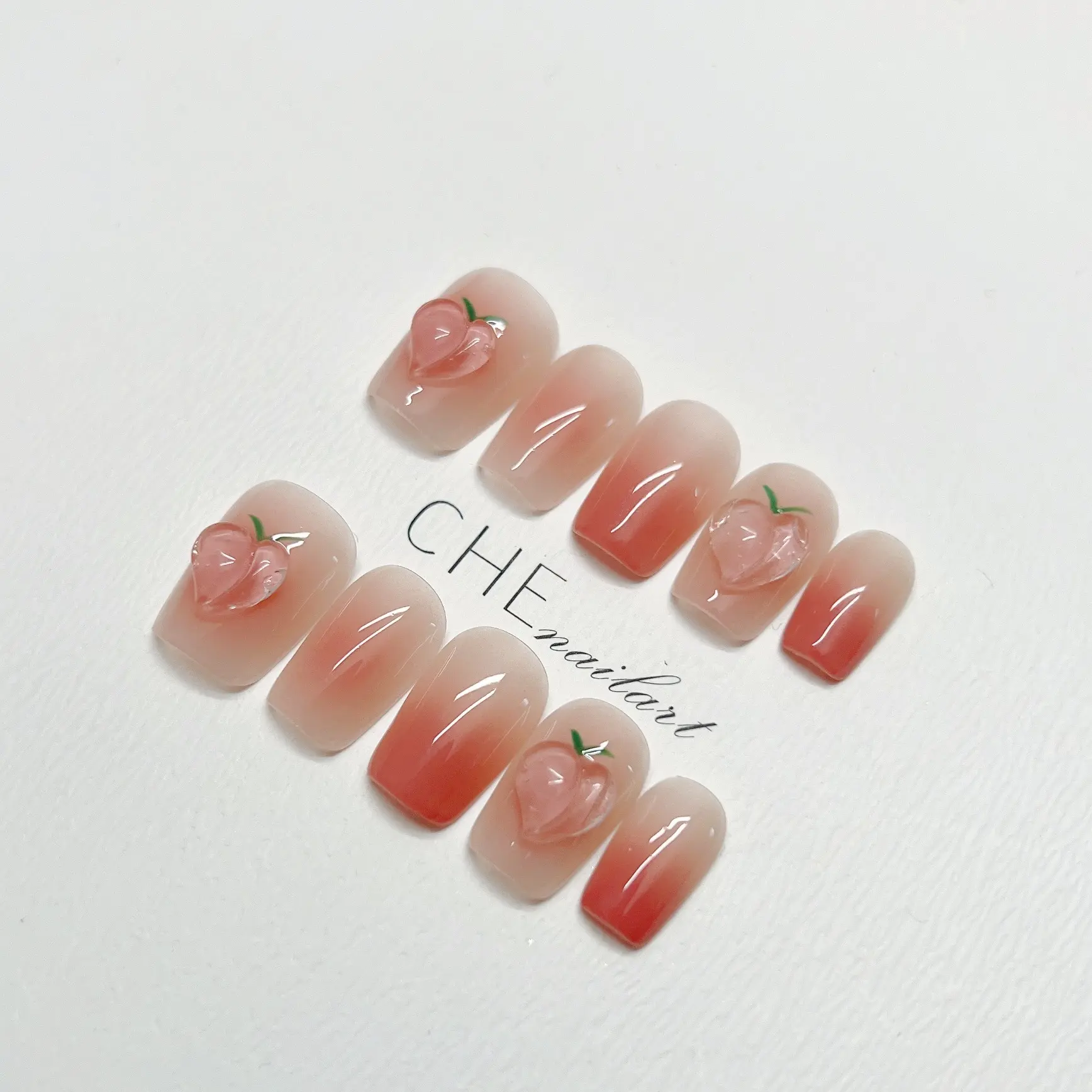 Hand-worn Nail Short Ladder Manicure