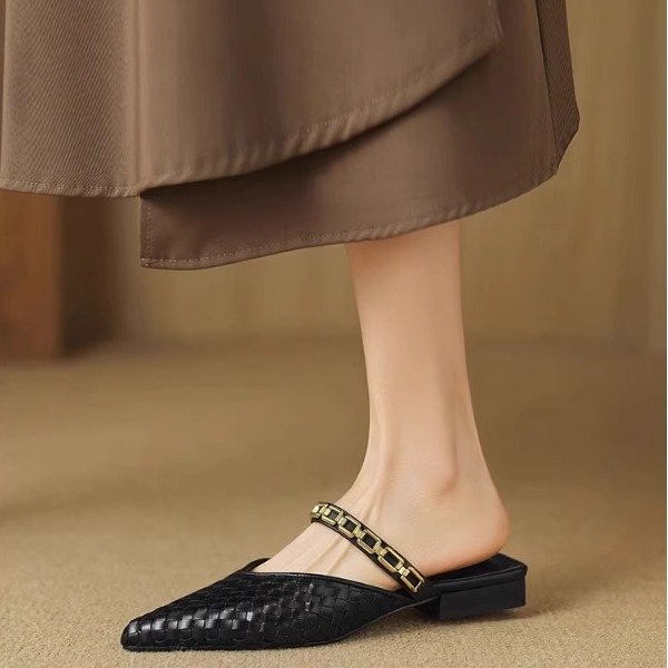 Chain-style Strappy Pointed-toe Low-heeled Flat Sandals