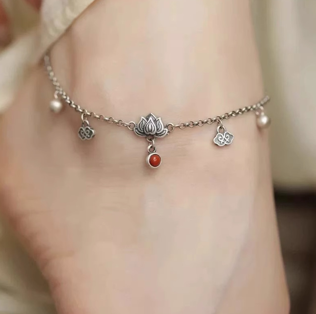 Traditional Chinese-style Retro Lotus-step Auspicious Cloud Anklet