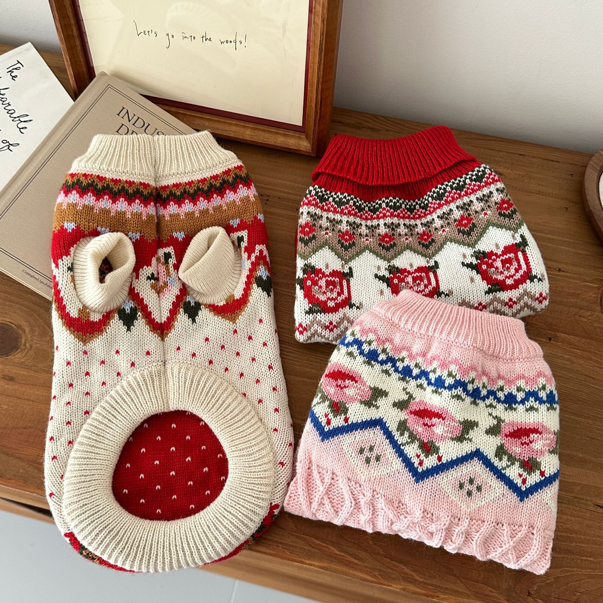 Retro Pet Sweater With New Year Roses Pattern