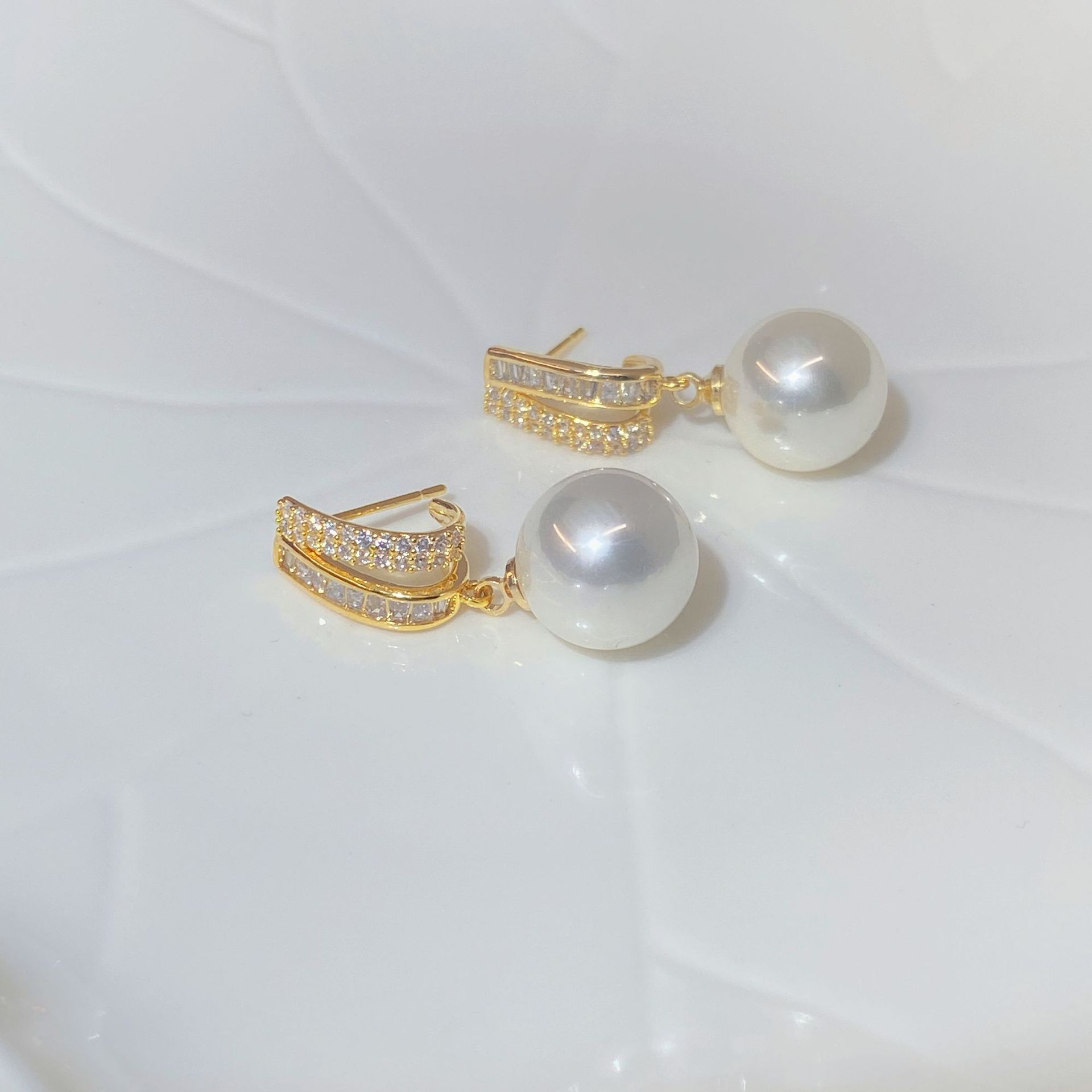 Women's Fashionable All-matching Micro Inlaid Pearls Earrings