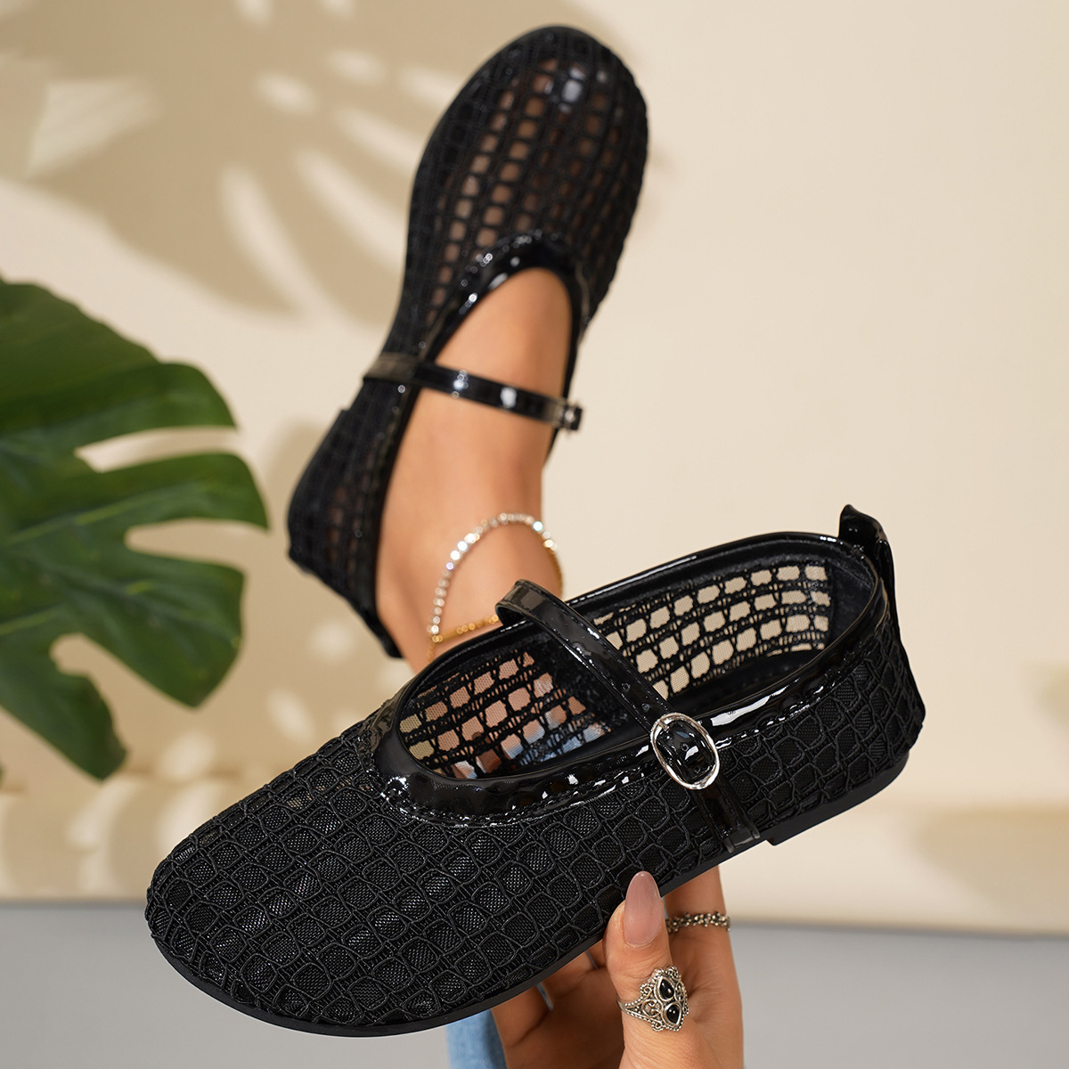 Womens Fashionable Rhinestone Mesh Breathable Flat Sandals