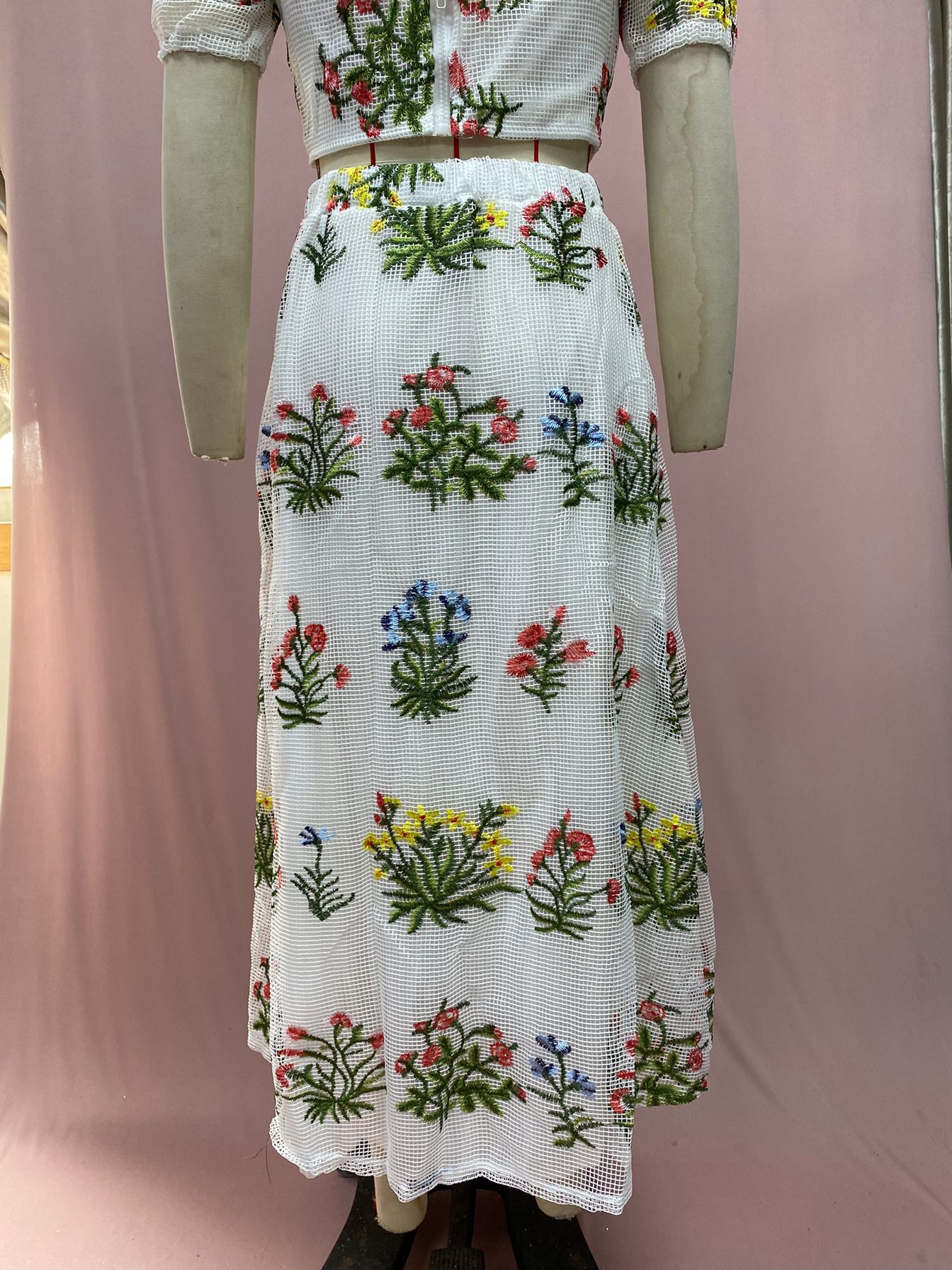 Women's Fitted Waist Backless Embroidered Skirt Two-piece Set