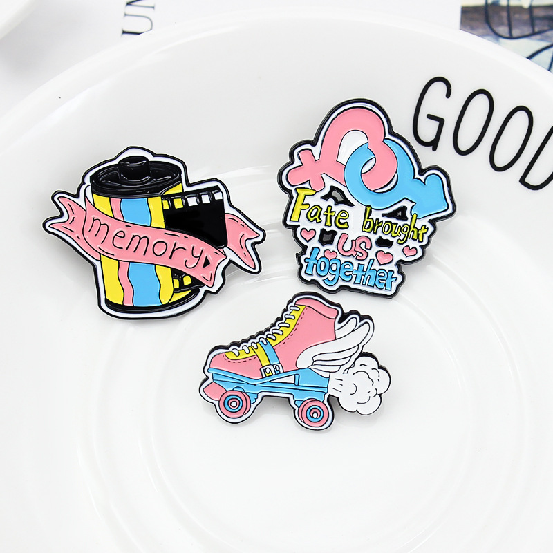 Fashion Retro Alphabet Ribbon Film Smoking The Skating Shoes Lucky Couple Key Creative Brooch