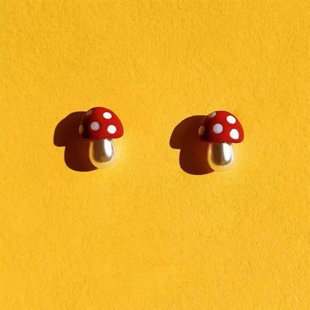 Womens Simple Stylish And Unique Ear Studs