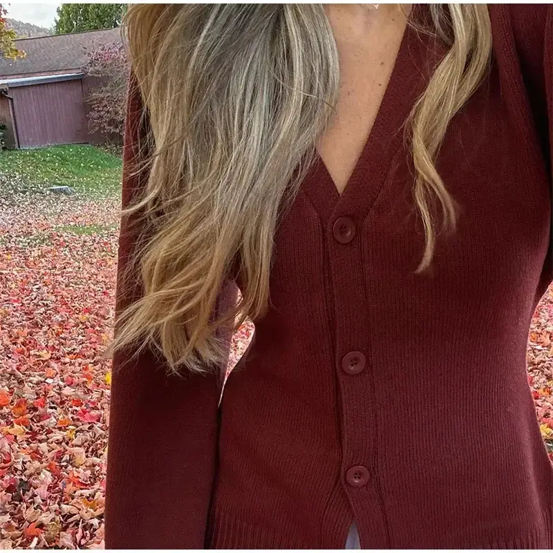 Solid Color And V-neck Fashion Single-breasted Knitted Sweater