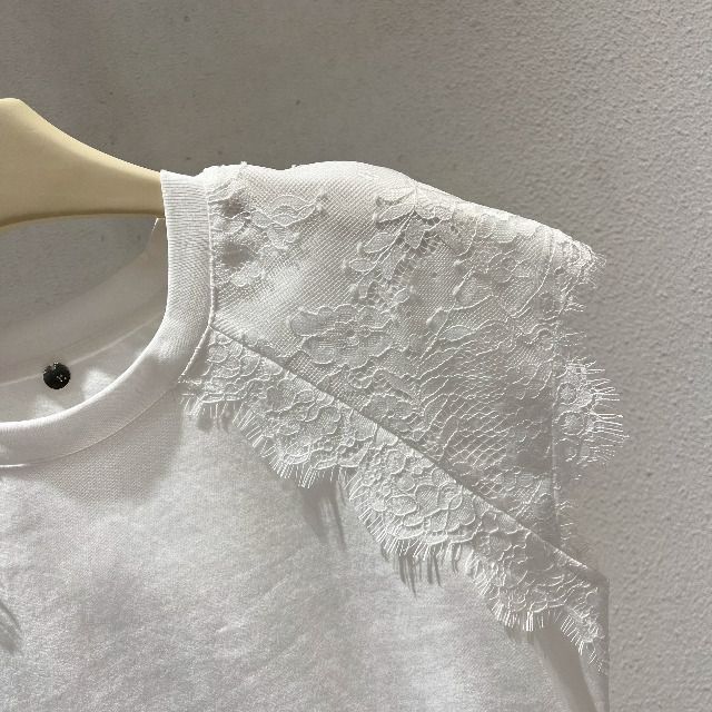 Simple Lace-spliced Round-neck Short Sleeves Simple Lace-spliced Round-neck Short Sleeves