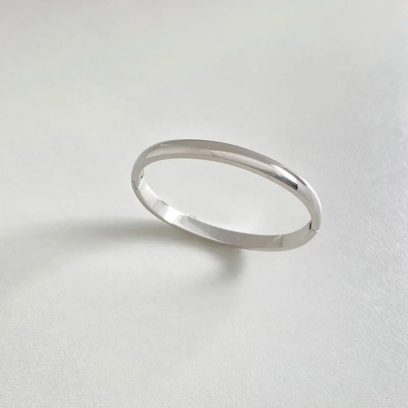 Retro Minimalistic Buckle Simple Bracelet Gold