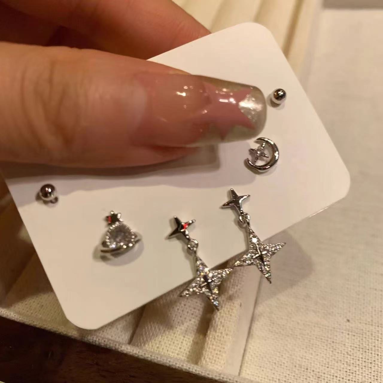 Fashionable Minimalist And Elegant Earrings With A Touch Of Light Luxury For The Discerning Few