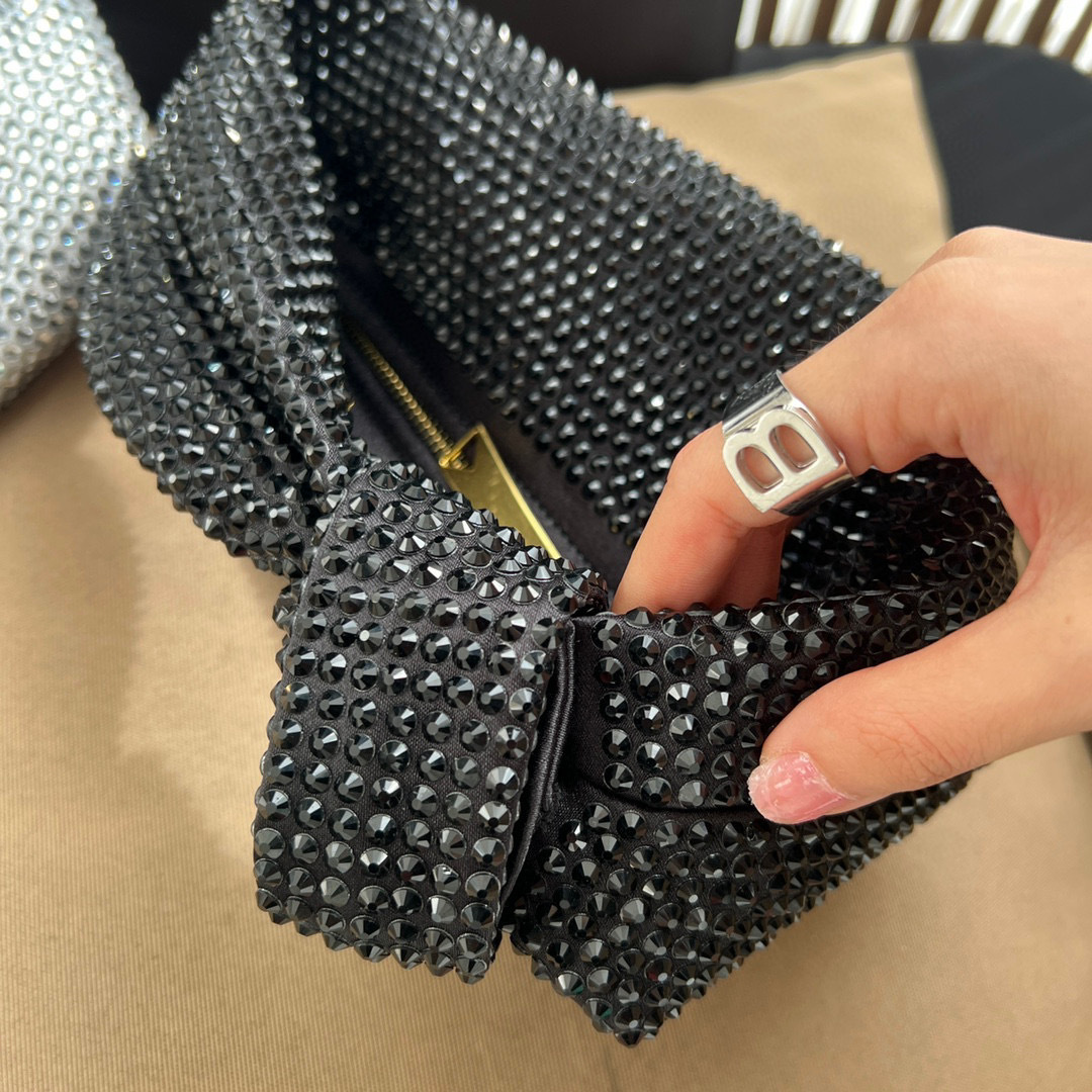 Title 2, Bolso de mano grande Knot Crystal Diamond con g...