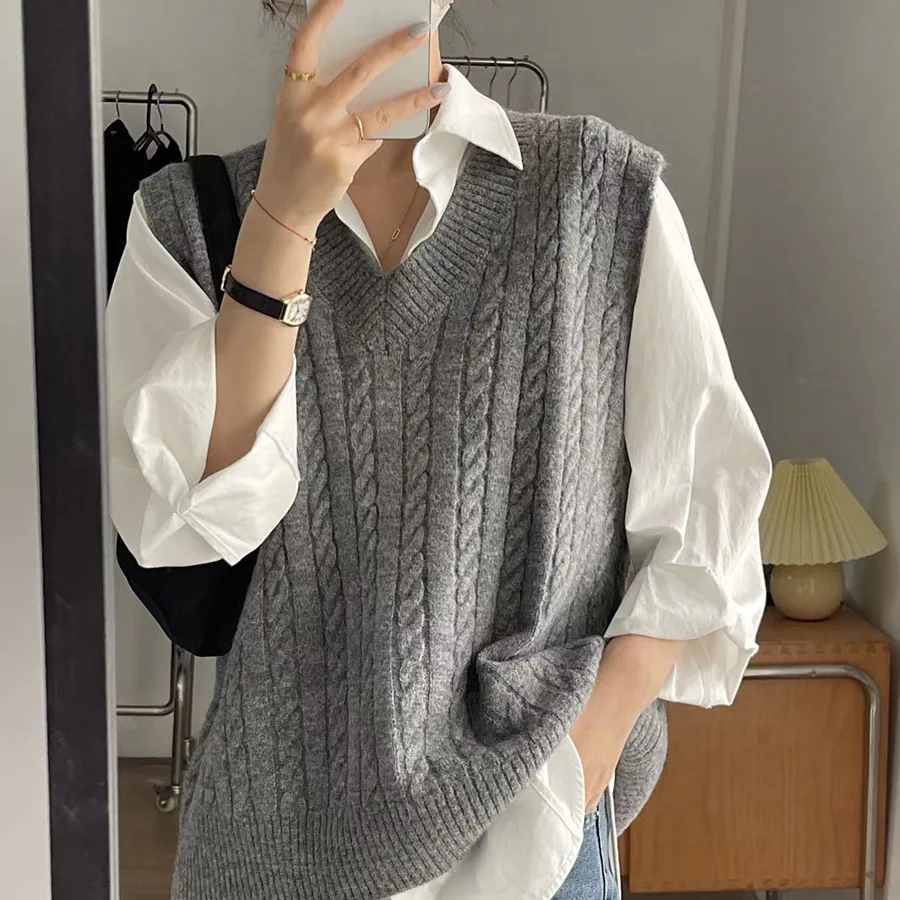 Autumn And Winter New Twist Knitted Vest - Gray