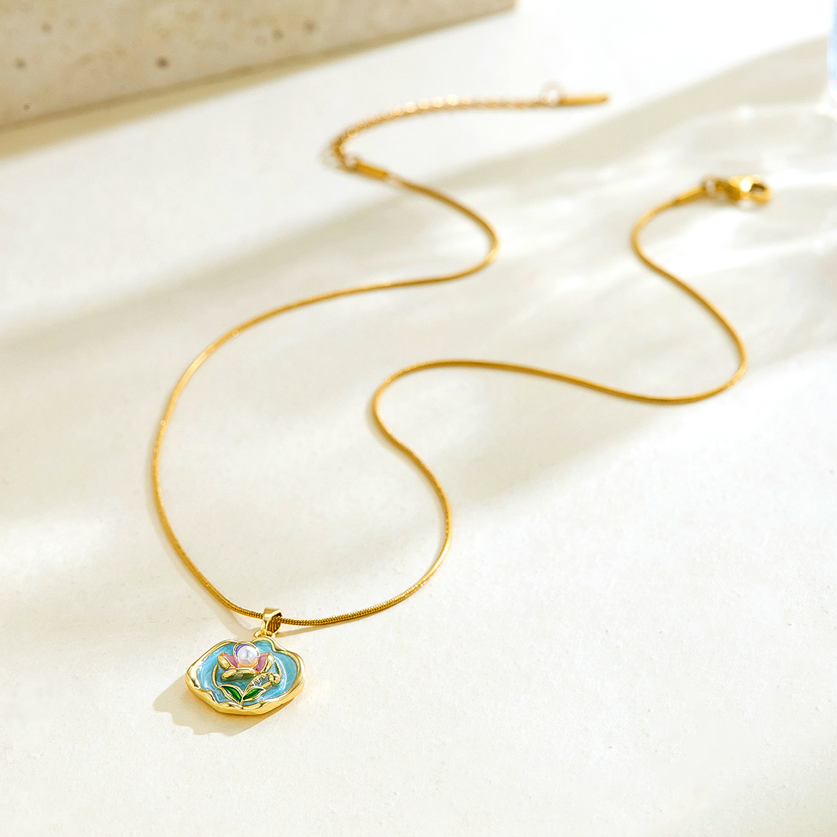Enamel-flower Necklace For Women Sophisticated And Stylish