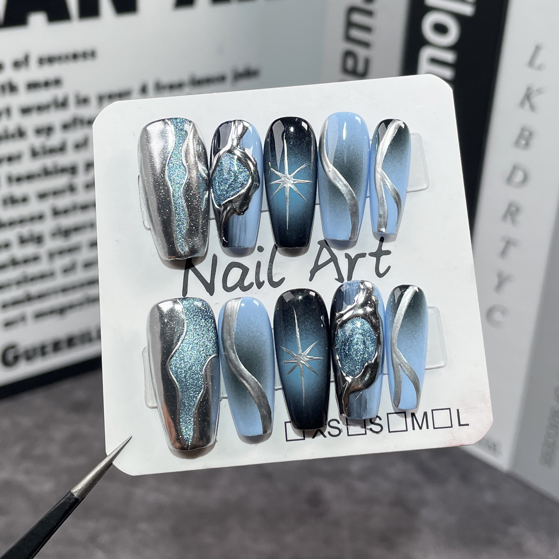 High-end 3D Cat-eye Wearable Nails In A Black-to-blue Gradient