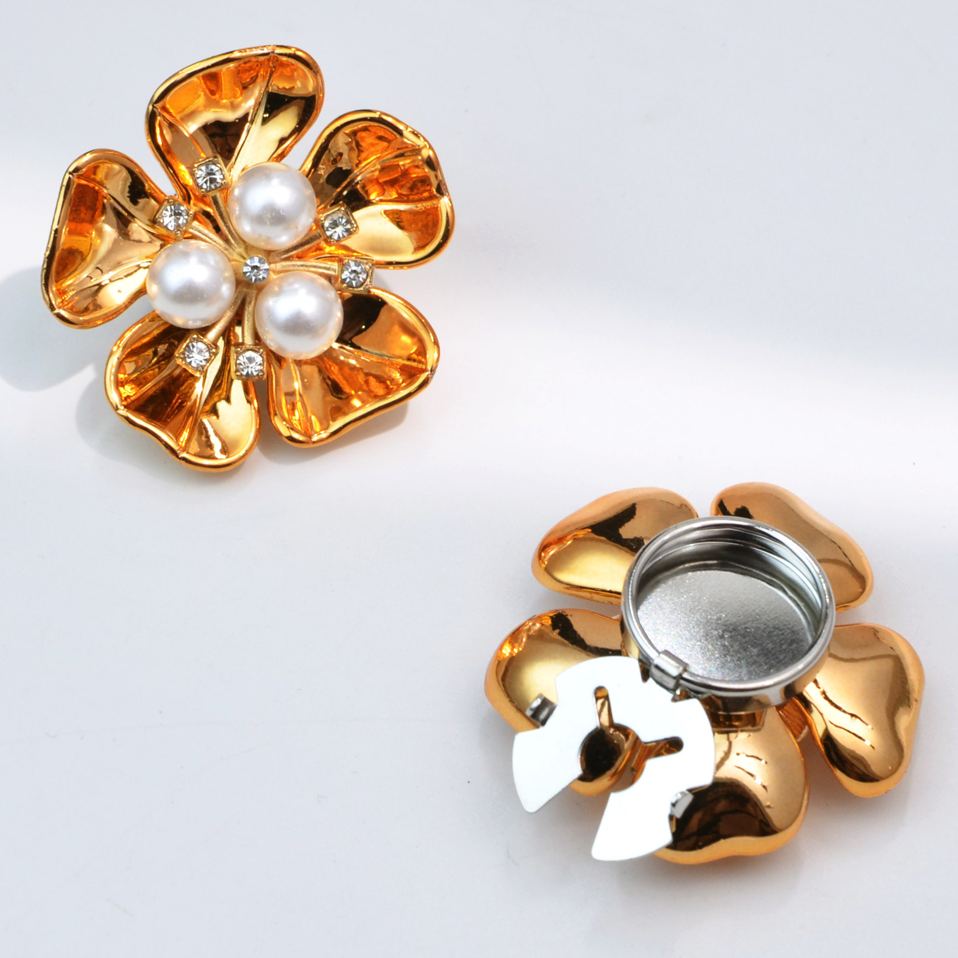 Gold Flap White Pearl