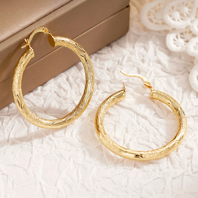 Circular Jewelry With Wave-pattern Design Exuding A Chic French Vibe In Earring Clips
