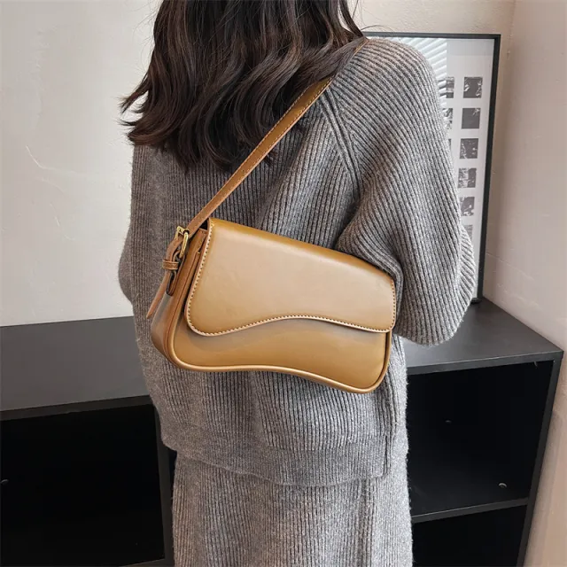 Flip Magnetic Snap Shoulder Messenger Bag Fashion Simple Portable Organ Bag Red - Shop at LoveMi