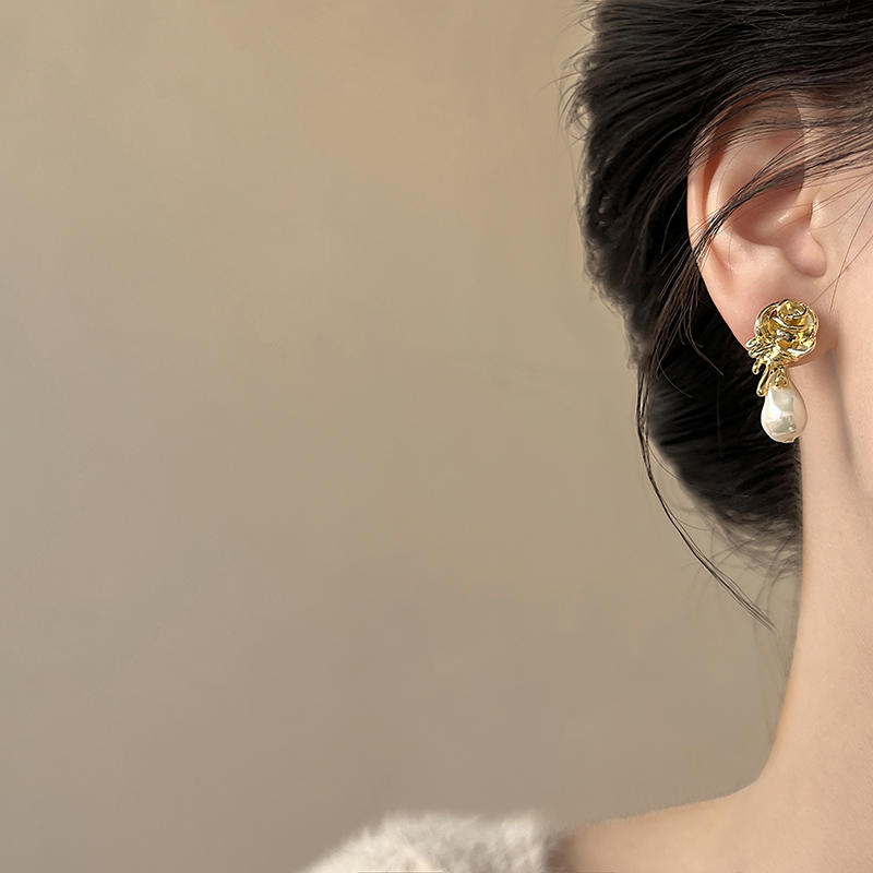 French Retro Rose Baroque Pearl Ear Clip