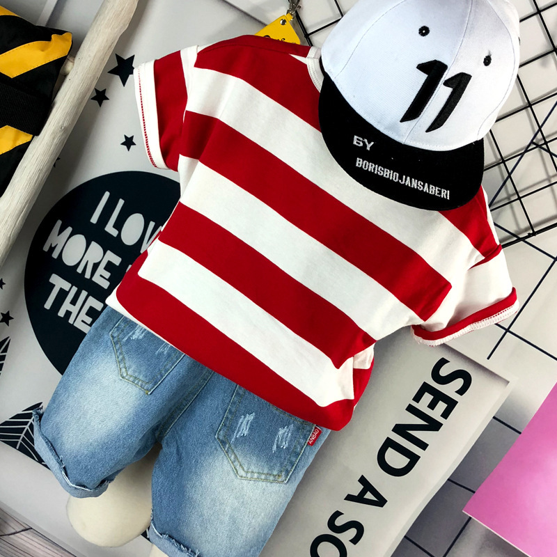 طقم ملابس أولاد بأكمام قصيرة