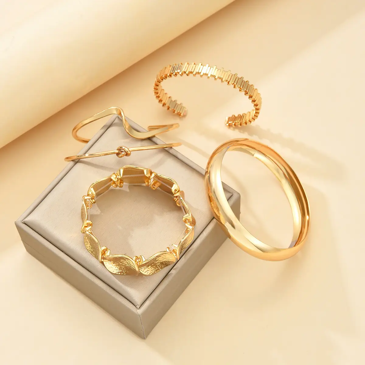 Women's Retro Minimalist Bracelet Set Featuring Wavy Knots Geometric Circles And Metal Openings