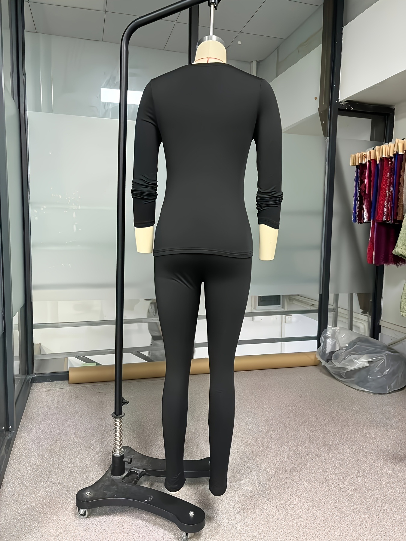 Schwarzes Zweiteiler-Set – Vorderansicht