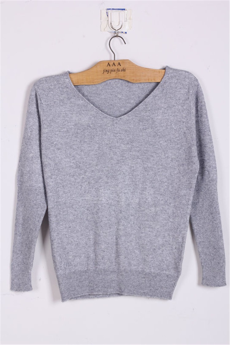 Title 3, V-neck sweater