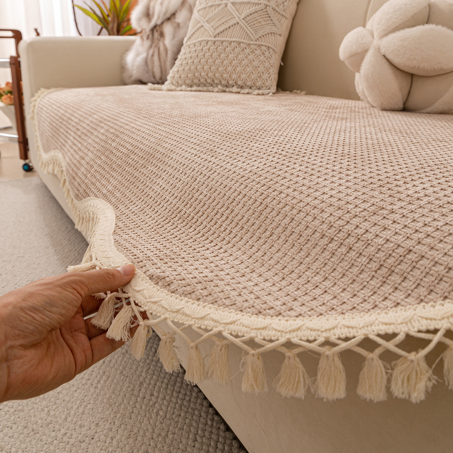 Special-shaped Tassle Fashion Short Plush Non-slip Sofa Cover