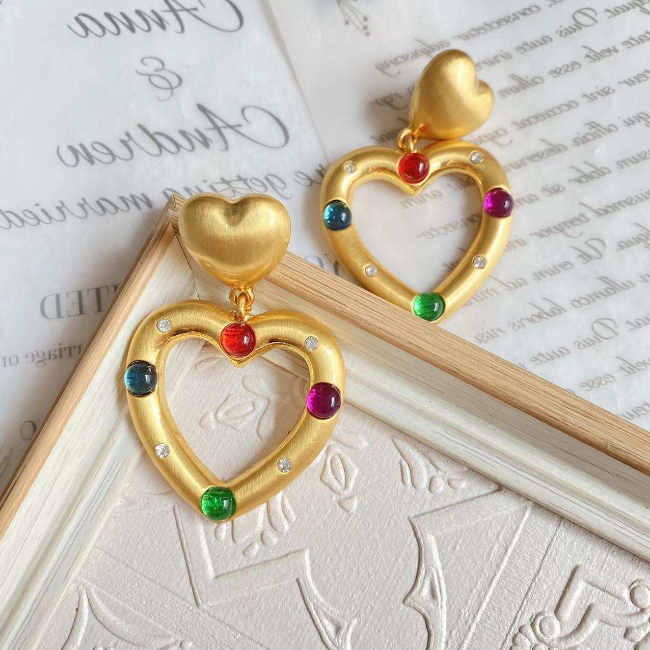 Mid-ancient Gold-plated Elegant Retro Love Ear Studs