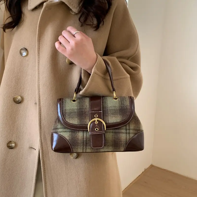 Sophisticated and Refined Crossbody Bag Fashionable and Versatile Shoulder