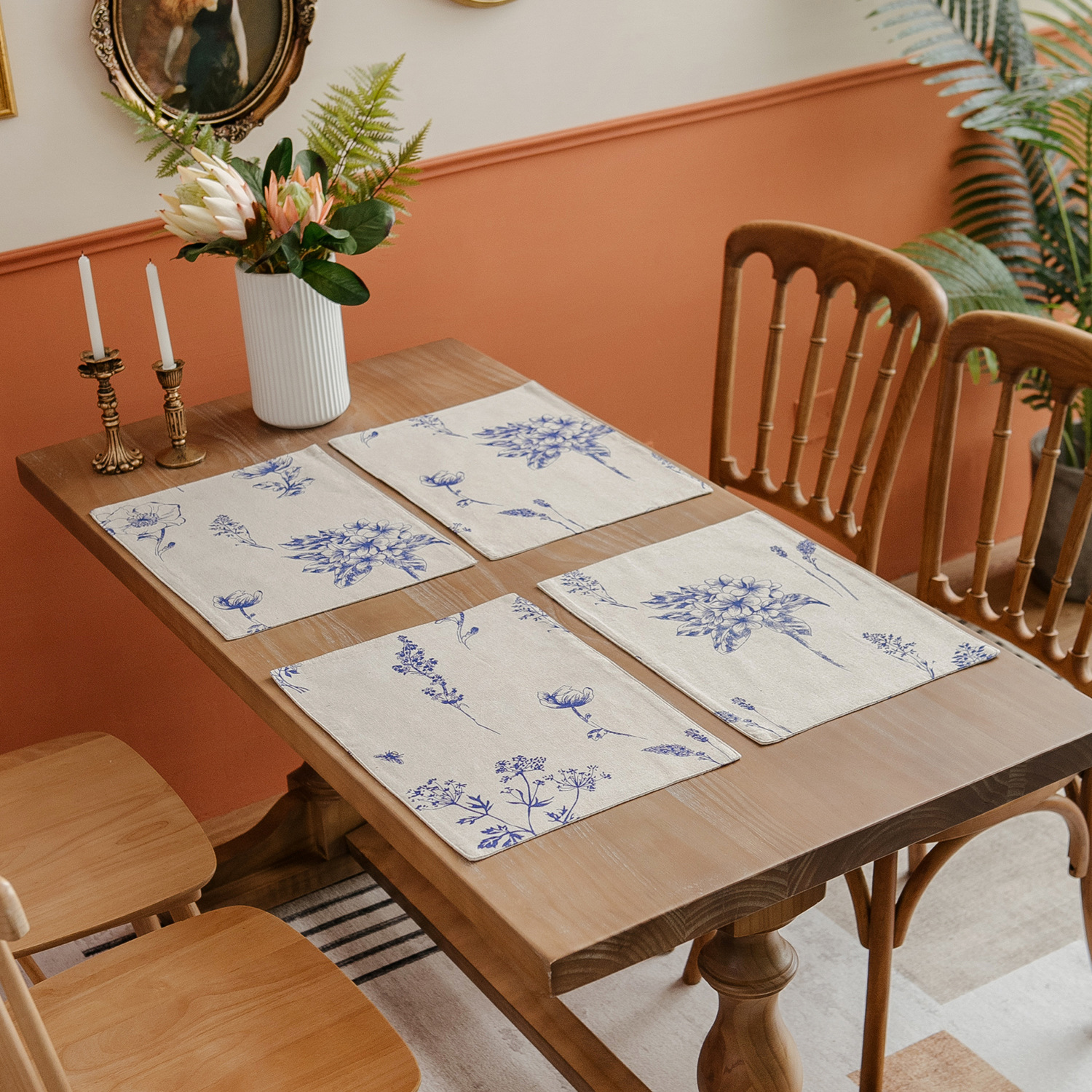 Blue Sketch-style Floral-print Placemat