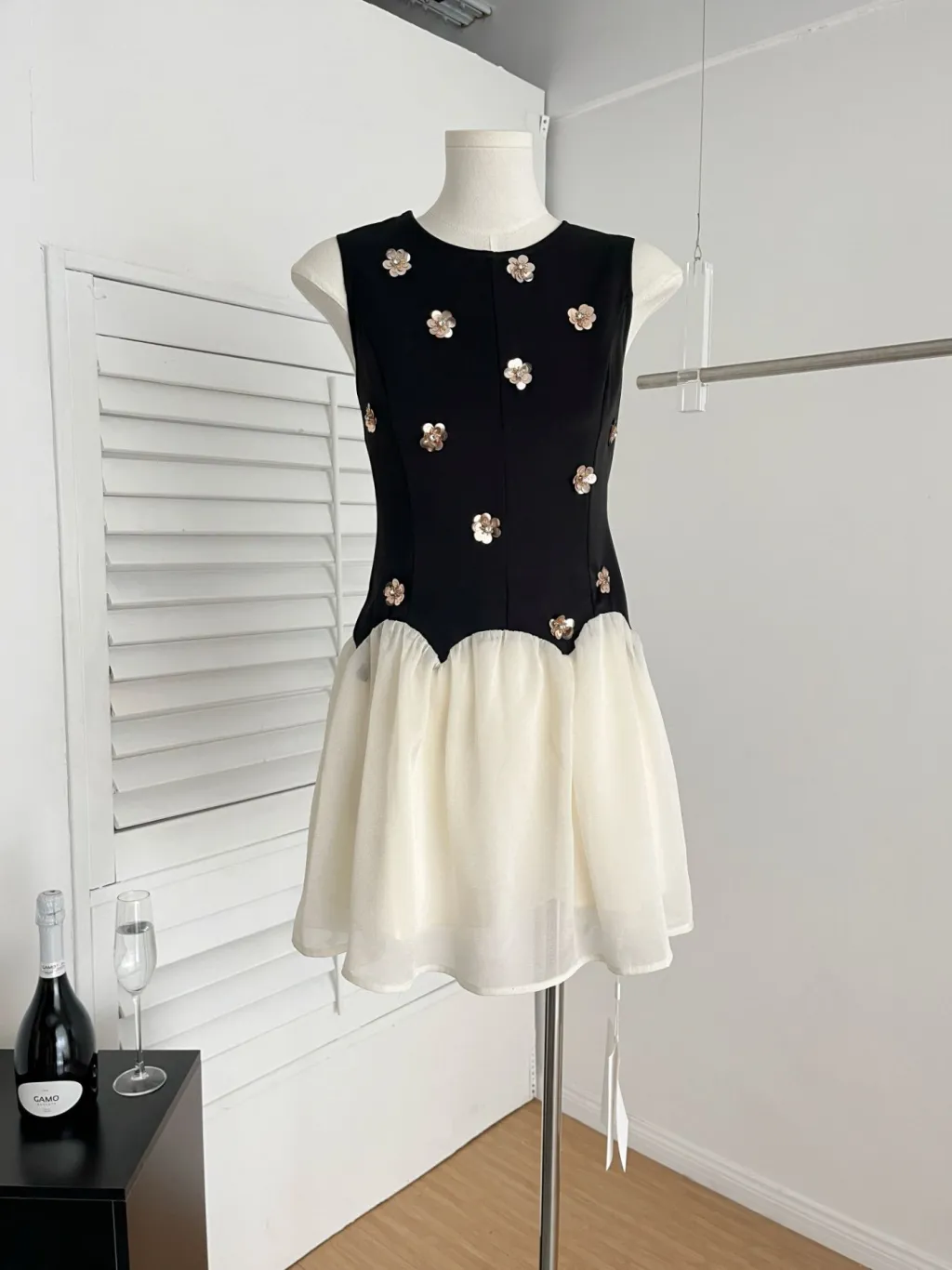 Niche Design Three-dimensional Flower Stitching Gauzy Skirt Dress - Black Short
