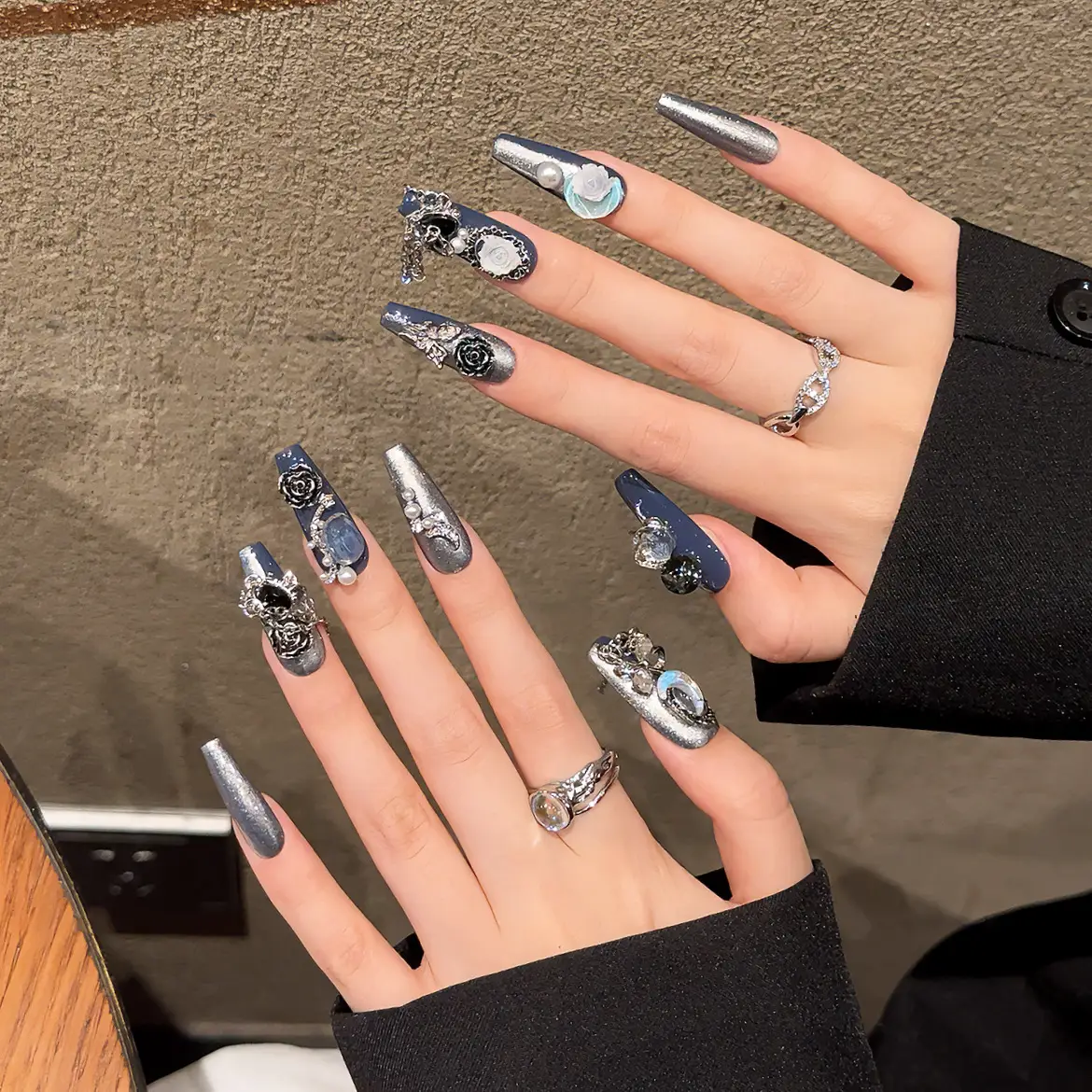 Non-mainstream Style Hot Girl Yihe Hand-worn Nail Heavy Industry Blue