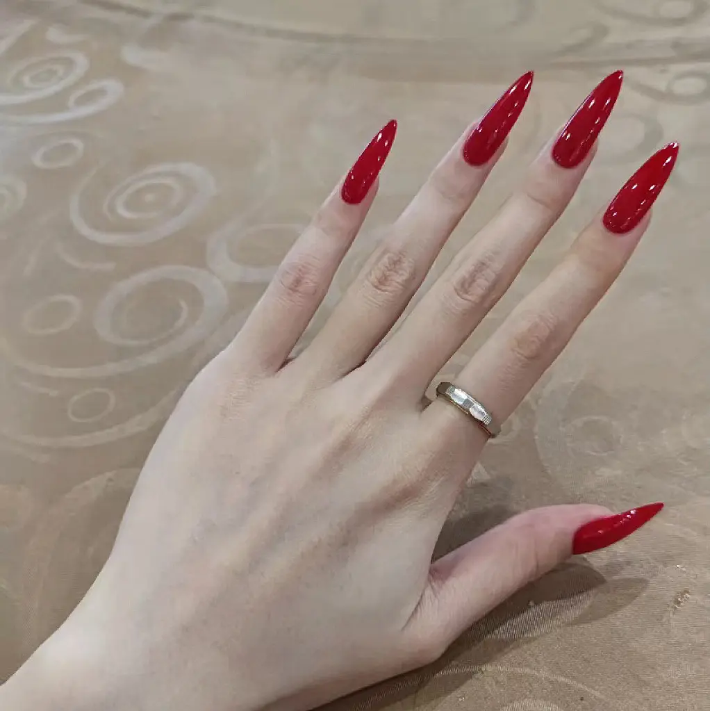 CS-106 Art Pointed Red Fake Nail Tip