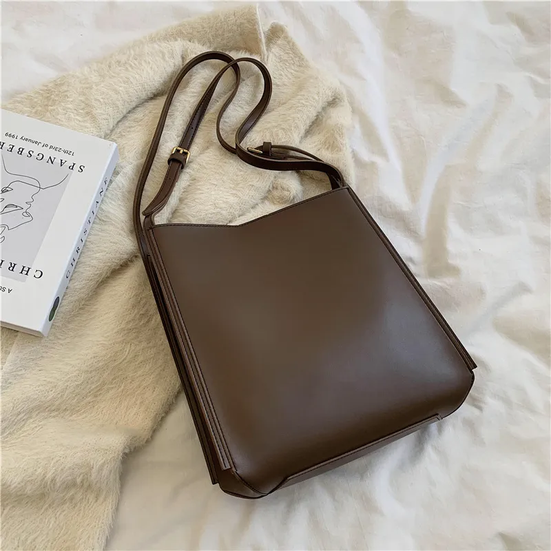 All-match Retro Shoulder Big Bag Commuter Tote - Brown