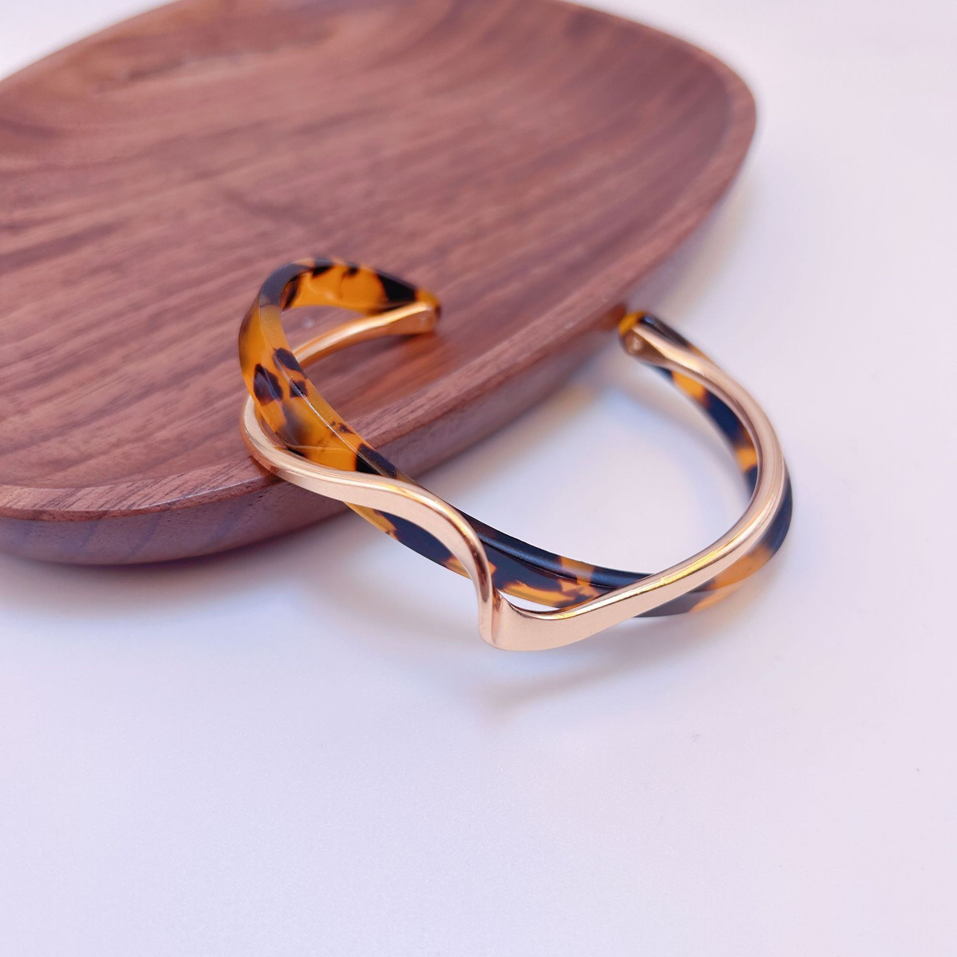 Light-luxury Panel Curved Metal-textured Korean-style Trendy Social Media Worthy Jewelry