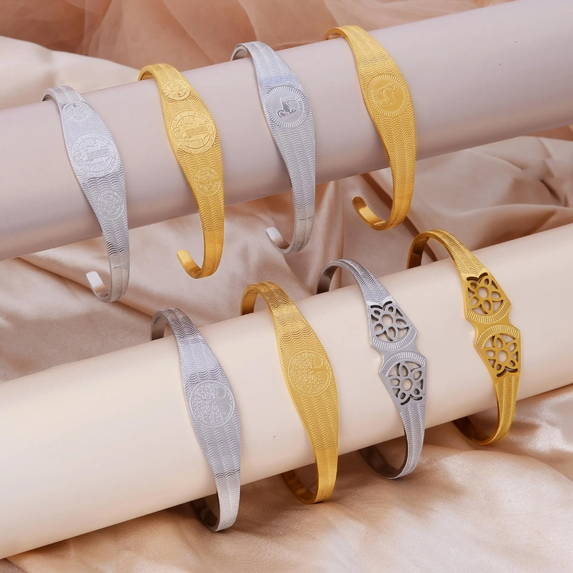 Chinese-style Patterned Hollow Titanium Steel Bracelet