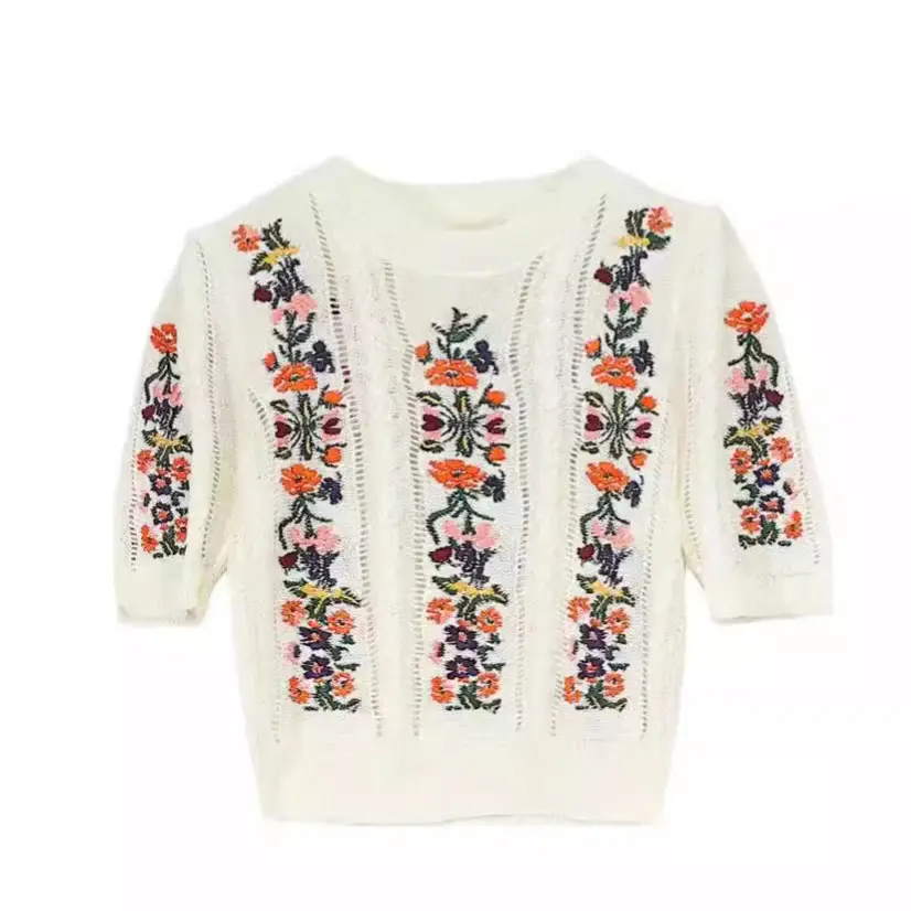 Exquisite Flowers Embroidered Knitted Top