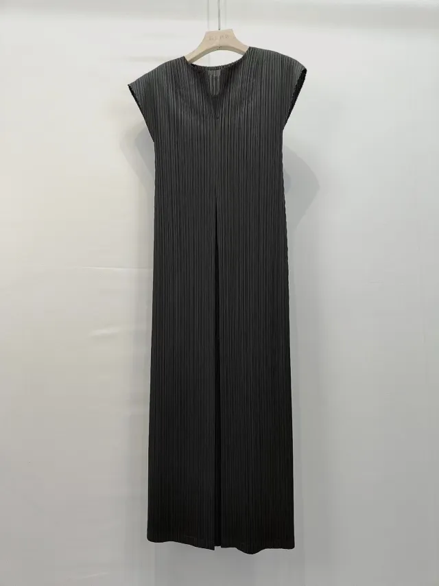 Short Sleeve Waist controlled Elegant Graceful Commuter Dress Black - Shop at LoveMi