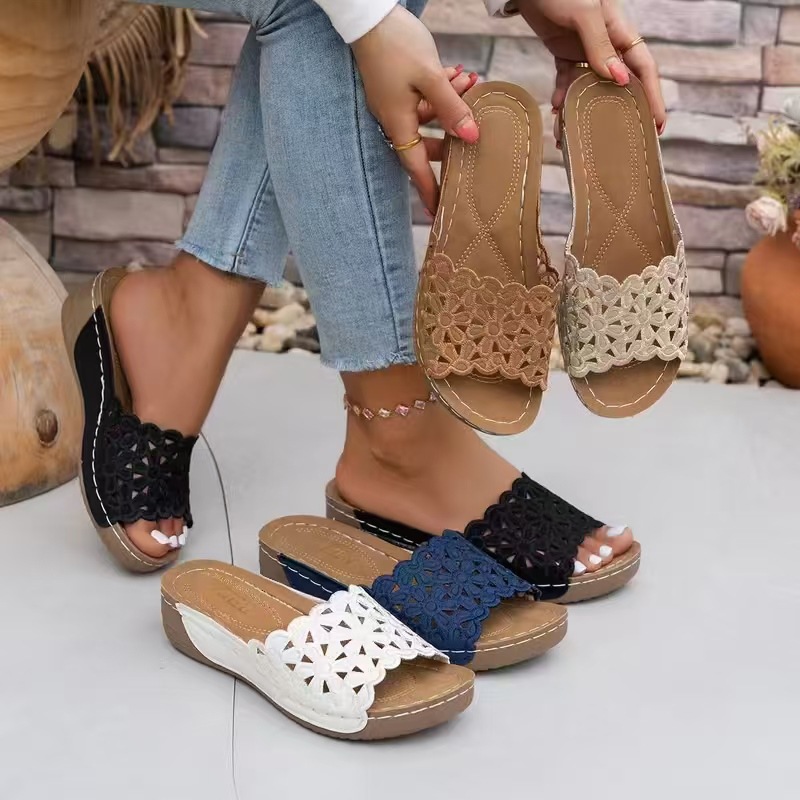 Plus-size Minimalist Floral Hollow-out Thick-soled Slippers For Women