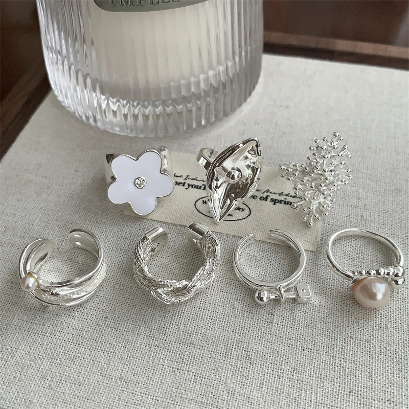 Women's Stylish And Unique-layer Pearl Rhinestone Ring