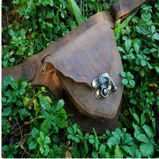 Steampunk European And American Retro Heart-shaped Belt Satchel — foto 10