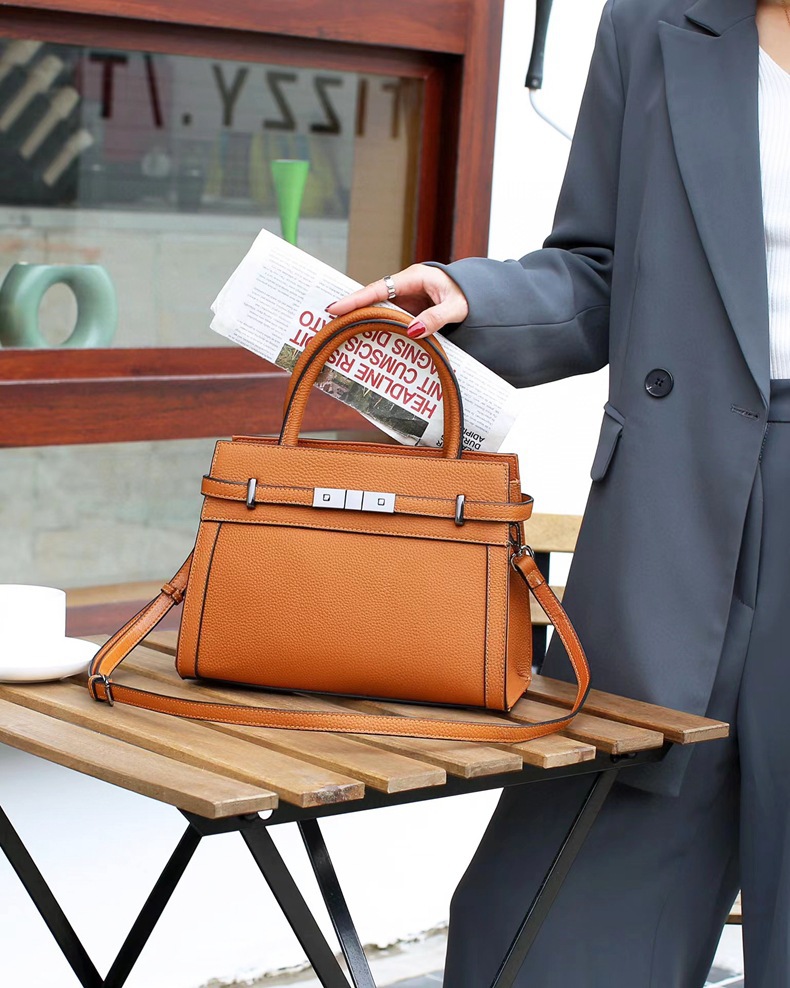 Structured everyday tote bag