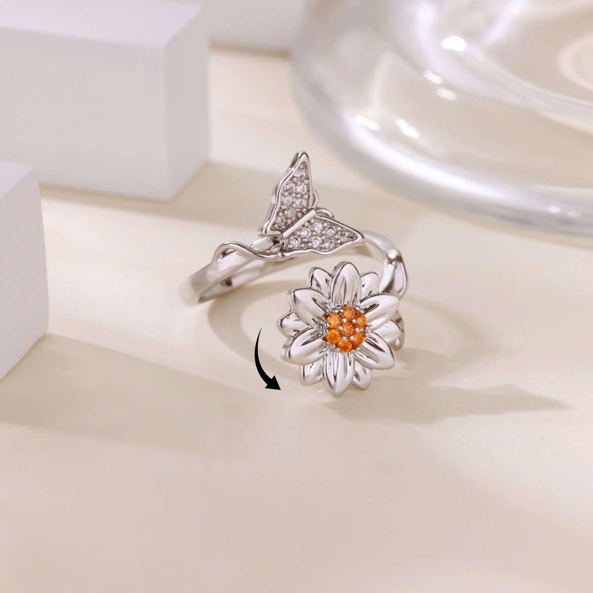 Womens Versatile Creative Ring With A Rotating Design