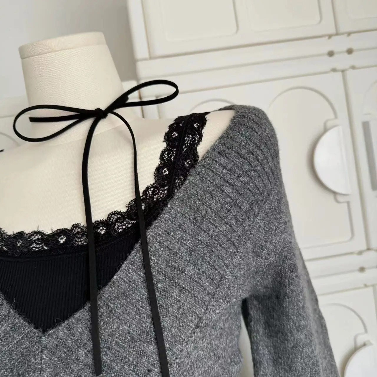 Retro V-neck Gray Long Sleeves Sweater