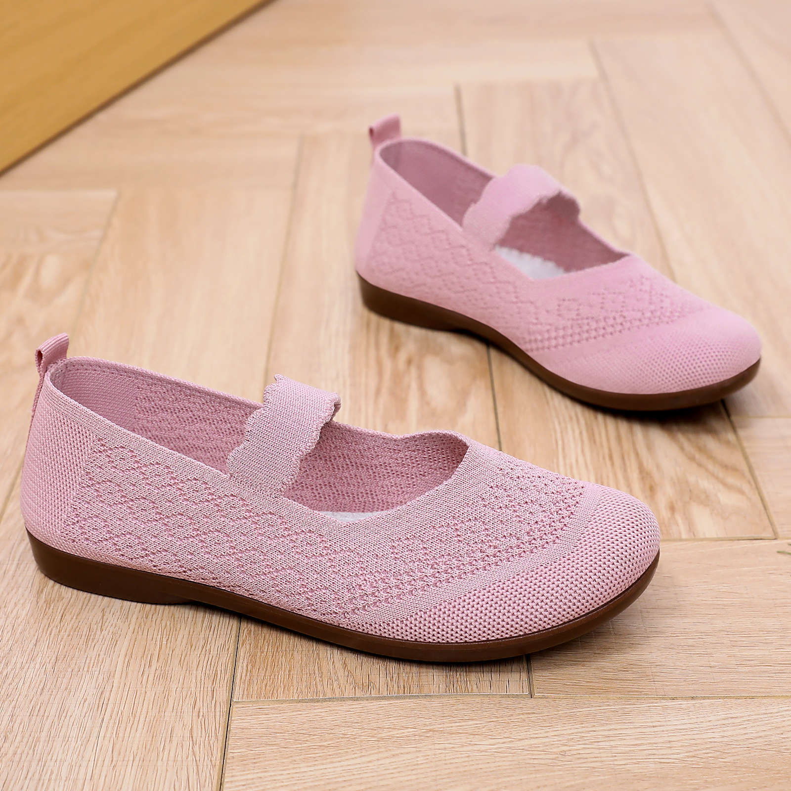 Womens Versatile Soft-soled Non-slip Slip-on Cloth Shoes