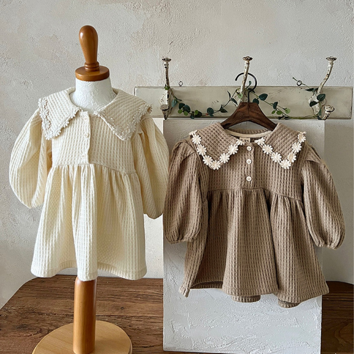 Waffle-Print Princess Dress With A Turn-Down Collar For Baby Girls