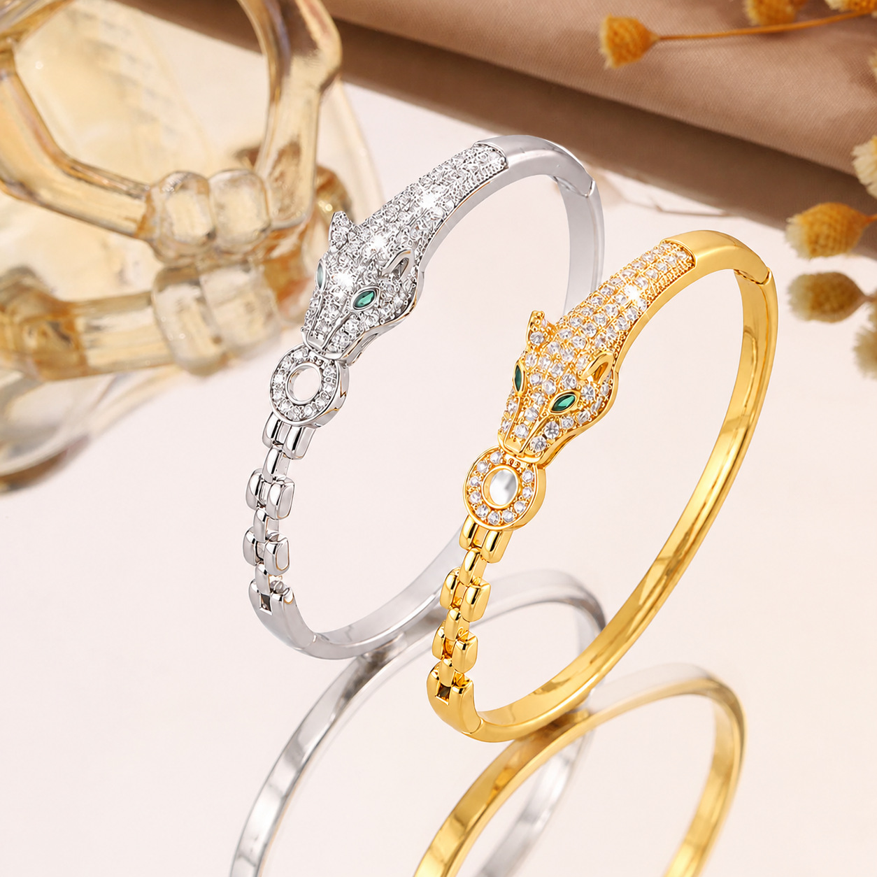 Light-luxury Fully Diamond-encrusted Leopard-head Buckle Bracelet