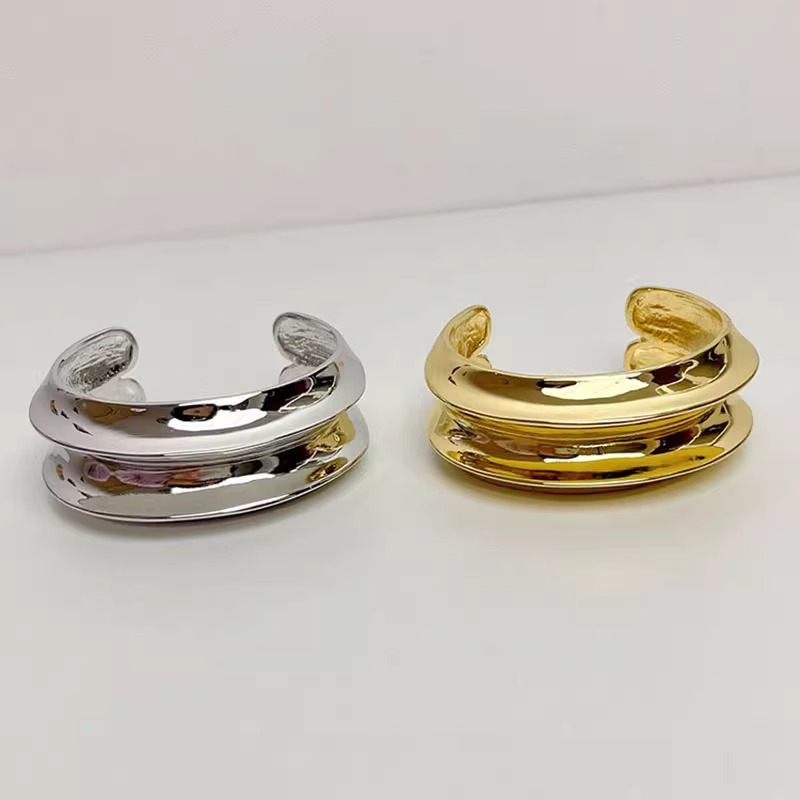 Heavy-duty Flying Saucer Polished Open Bracelet For Women