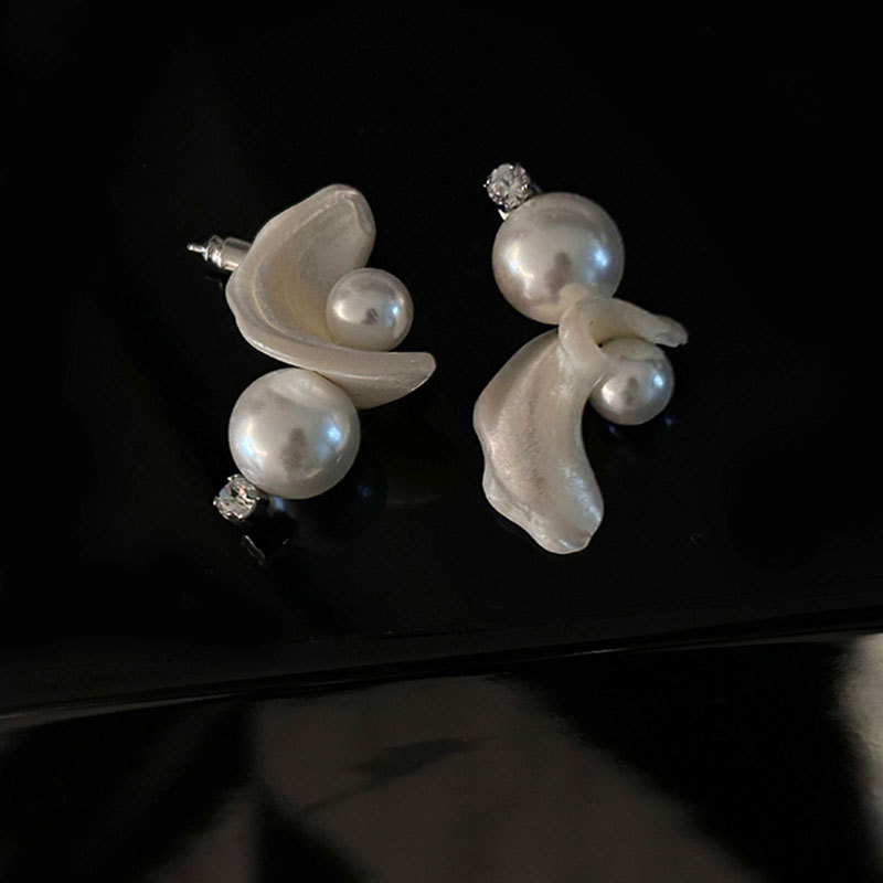 Asymmetric Pearl Shell Stud Earrings Female Niche
