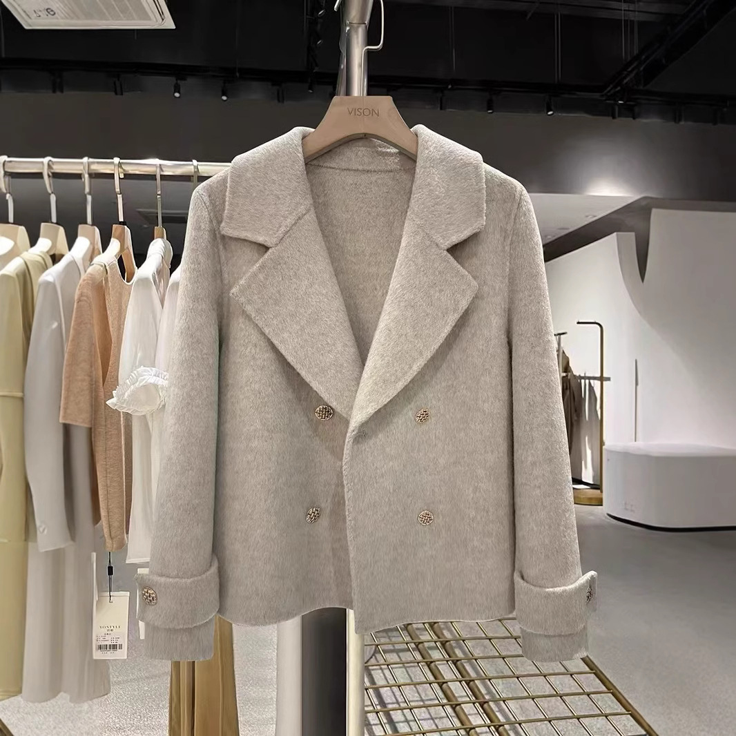 Elegant And Fashionable Wool Coat For Women 4